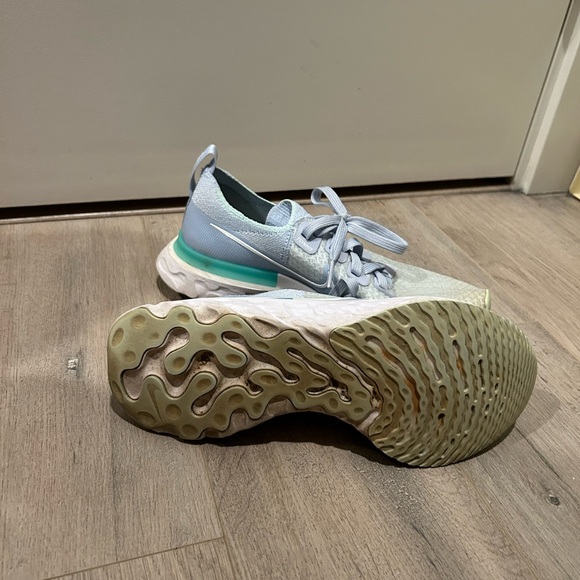 Nike react infinity running shoes - Picture 2 of 3